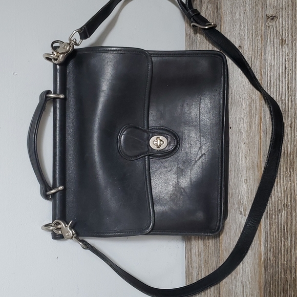 Coach Handbags - Coach Vintage Black Leather Willis Crossbody